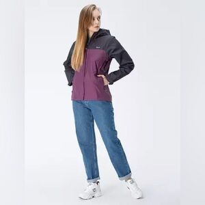 NWT Patagonia Women's Torrentshell 3L Rain Jacket in Night Plum